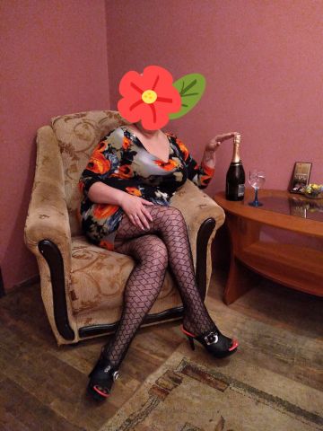 Джулия Принимаю У Себя